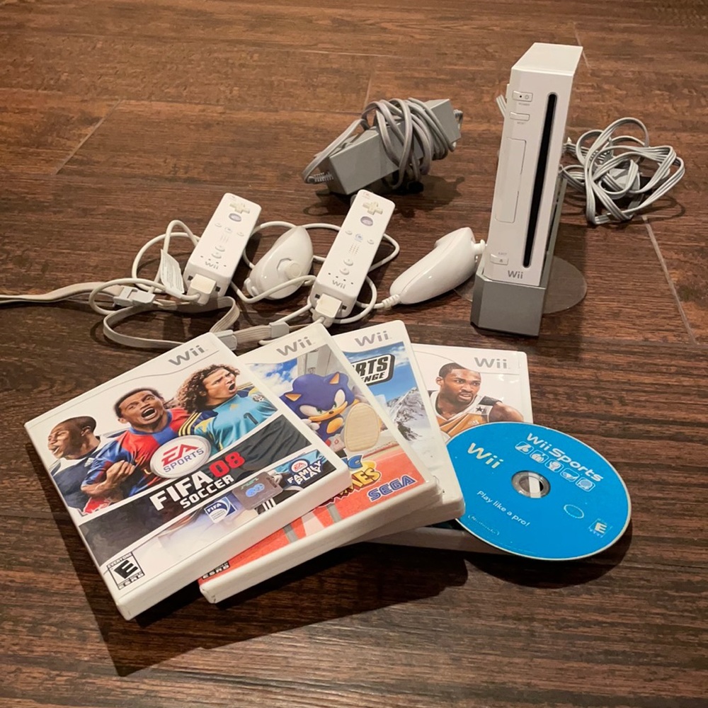 Nintendo Wii Console and Game Bundle
